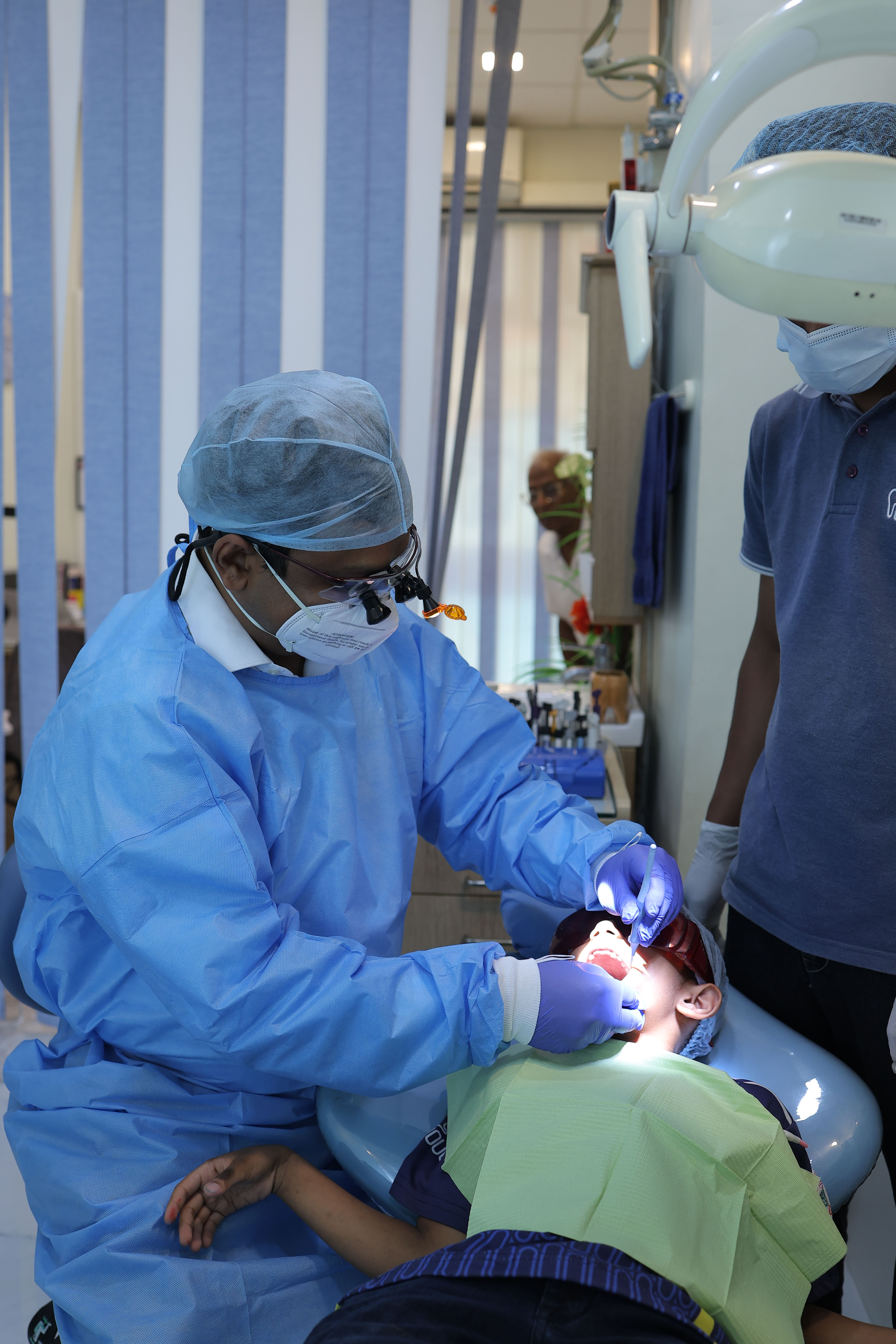 Dr. Amit Kumar Agarwal - Dental Surgeon, Cosmetic Dentist & Implantologist